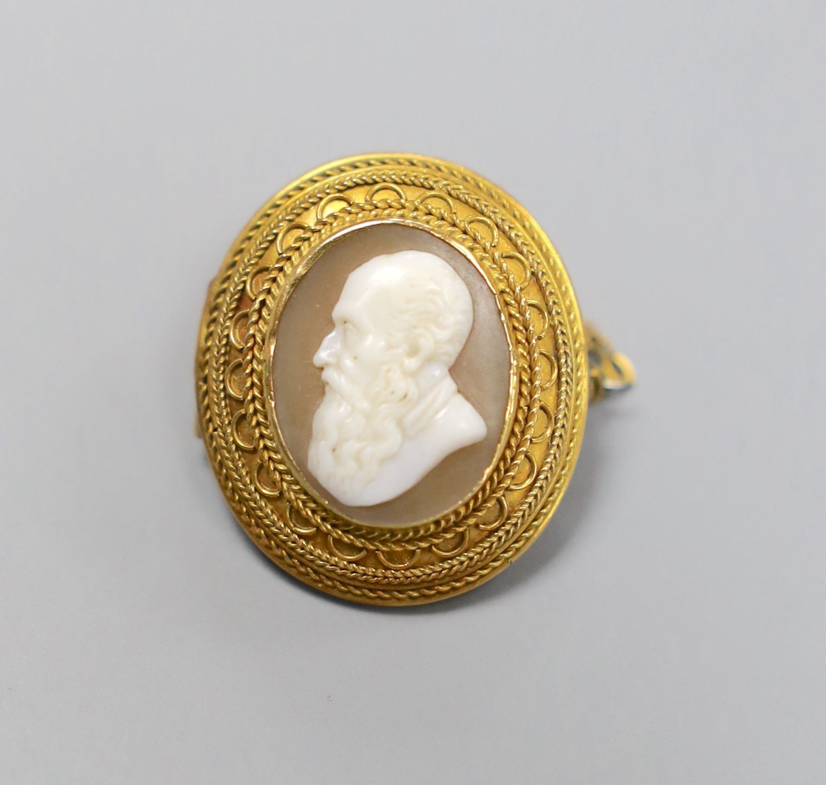 A late Victorian yellow metal and oval cameo shell set brooch, carved the bust of a gentleman to dexter, 23mm, gross 5.6 grams.